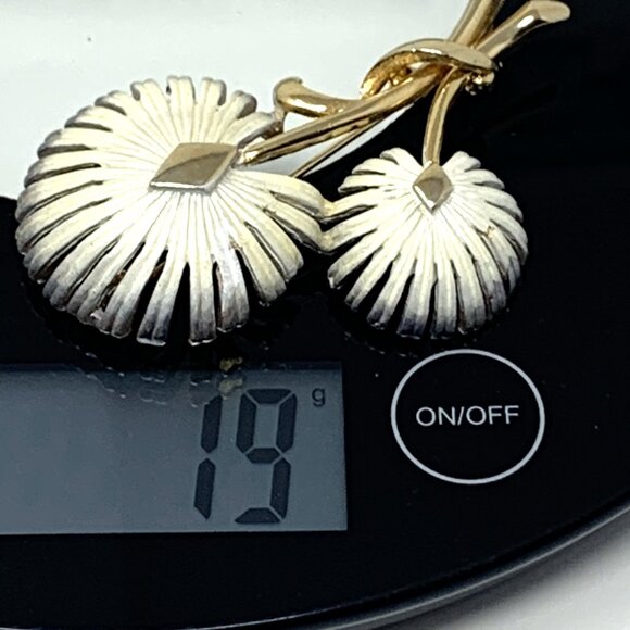 Unsigned Dandelion Brooch - Picture 5 of 5